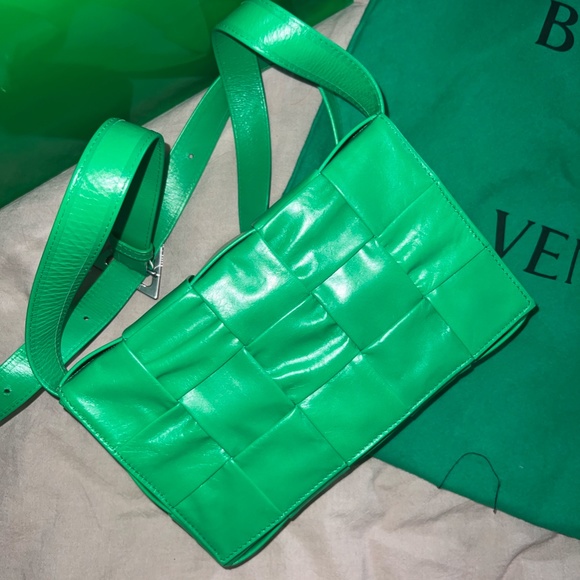 Bottega Veneta Intrecciato Paper Leather Messenger Bag in Parakeet - Picture 12 of 12